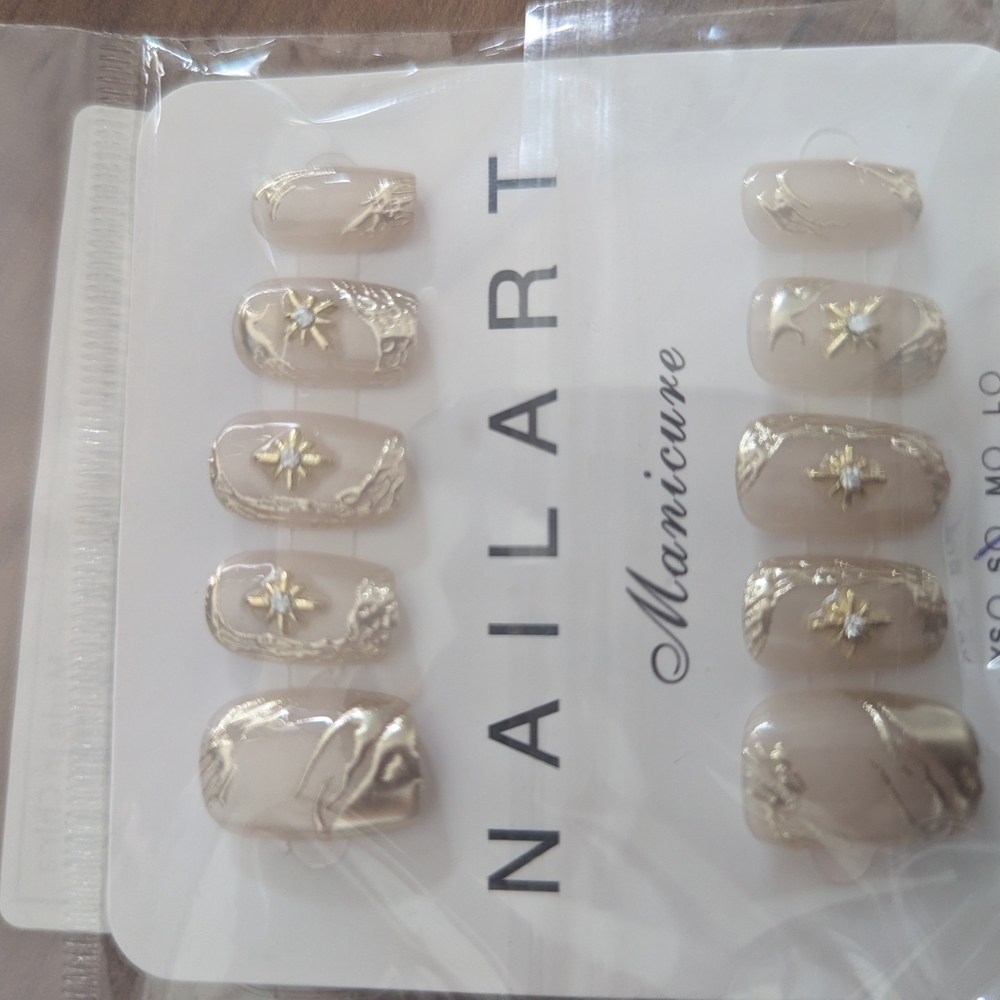 Elegant Beige Nail Art Set